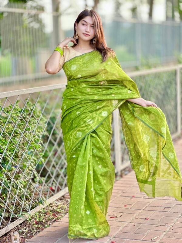 শ্যাওলা রঙের বাঁধন