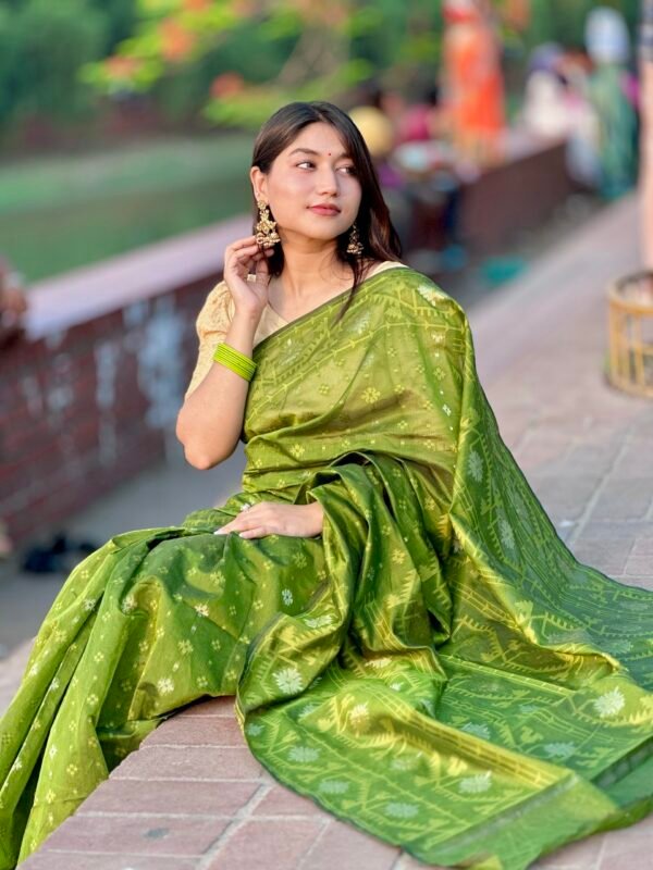 শ্যাওলা রঙের বাঁধন