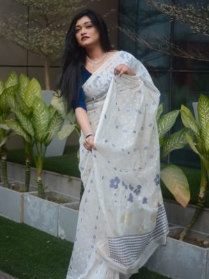 সাদা রঙের জামদানি শাড়ি